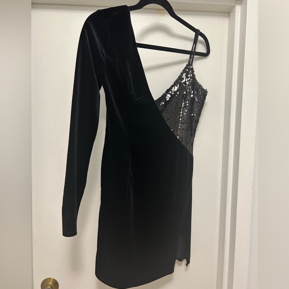 Black one shoulder h:ours velvet mini dress